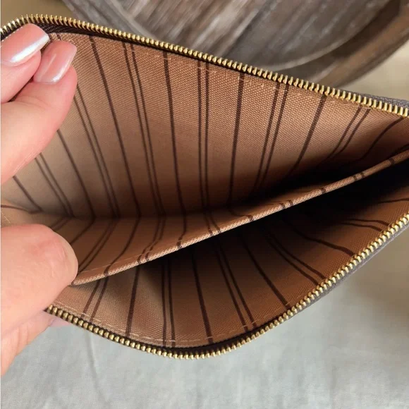 NEW Louis Vuitton Neverfull GM Monogram Pouch •Clutch • Authentic LV Bag - Picture 6 of 7